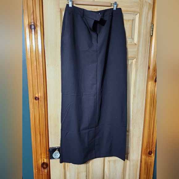 ASOS DESIGN Tall column maxi skirt with split in black - Picture 3 of 7